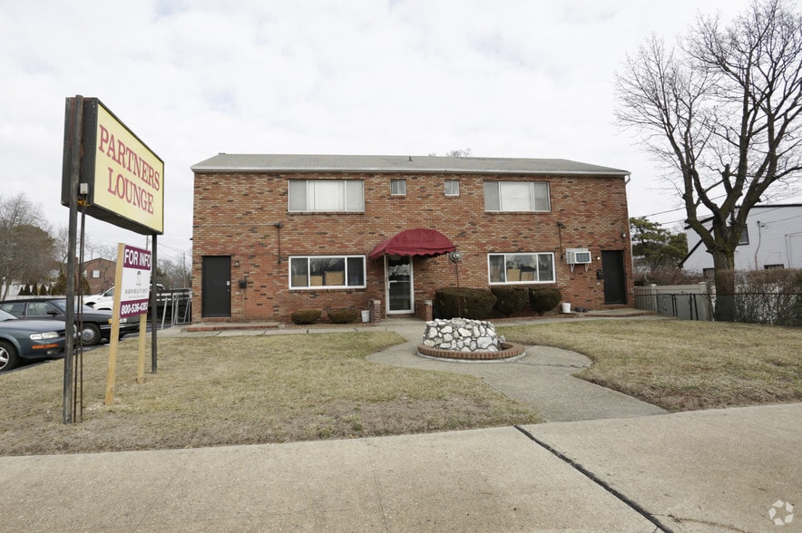 455 Sunrise Hwy, West Babylon, NY for sale - Primary Photo - Image 1 of 1