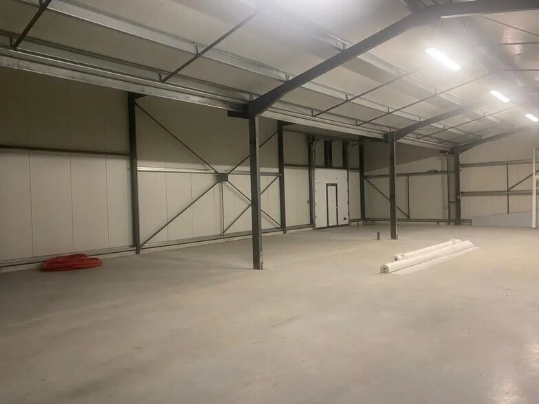 Industrial in Audenge for lease - Interior Photo - Image 2 of 6