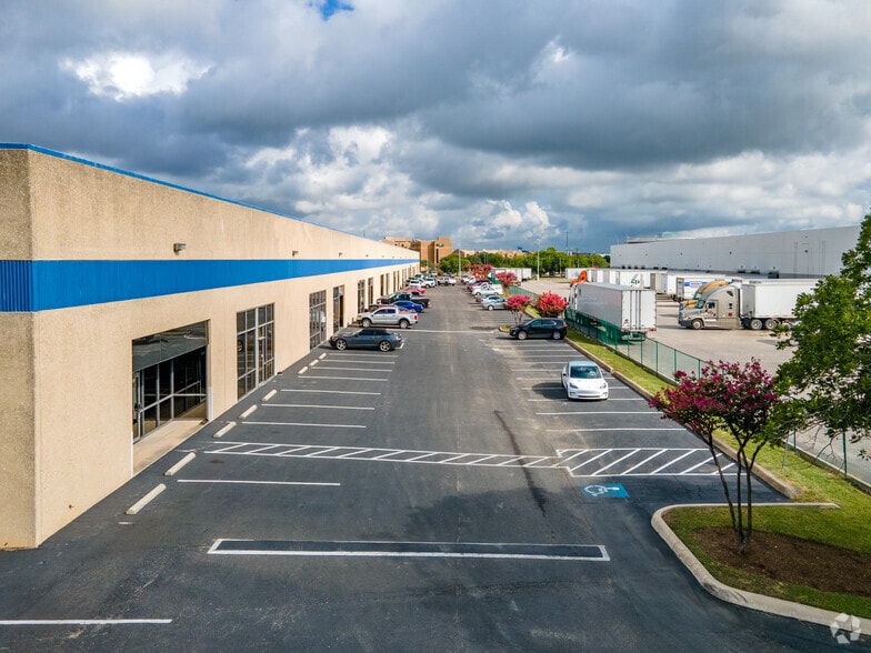 3816 Binz Engleman Rd, San Antonio, TX for lease - Building Photo - Image 3 of 6
