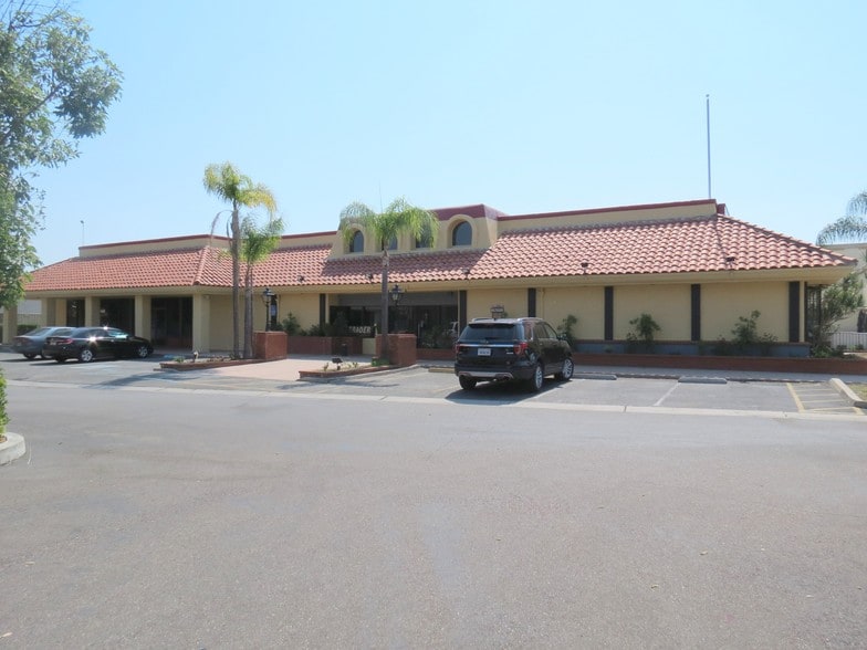 2710 E Chapman Ave, Orange, CA for lease - Building Photo - Image 3 of 5