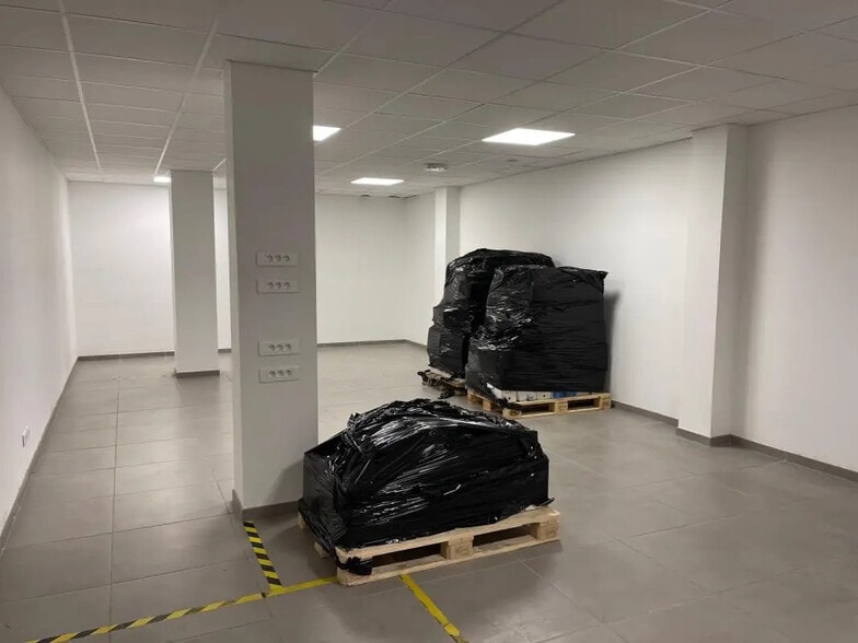 Office in Vendargues for lease - Interior Photo - Image 3 of 6