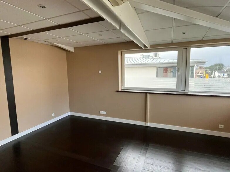 Office in Séné for lease - Interior Photo - Image 2 of 4