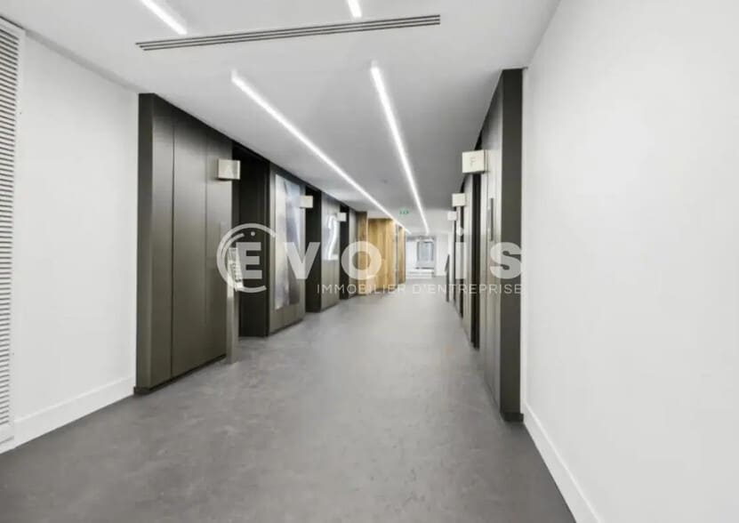 Office in Courbevoie for lease - Interior Photo - Image 3 of 11