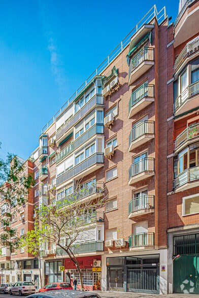 Multifamily in Madrid, Madrid for sale - Primary Photo - Image 1 of 2