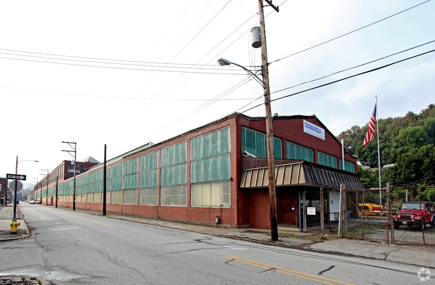 1210 Airbrake Ave, Turtle Creek, PA for sale - Primary Photo - Image 1 of 1