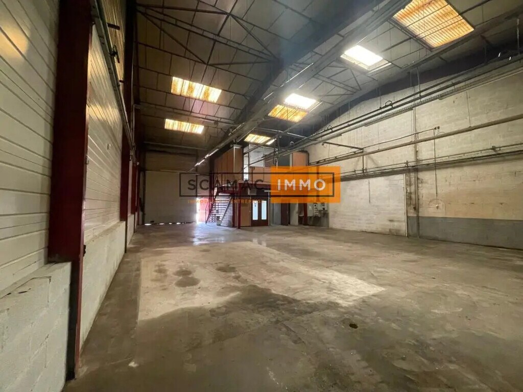 Location Entrepôt 400 m² - Photo 1