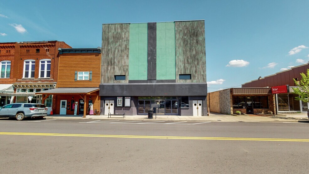 718 S Main St, Springfield, TN 37172