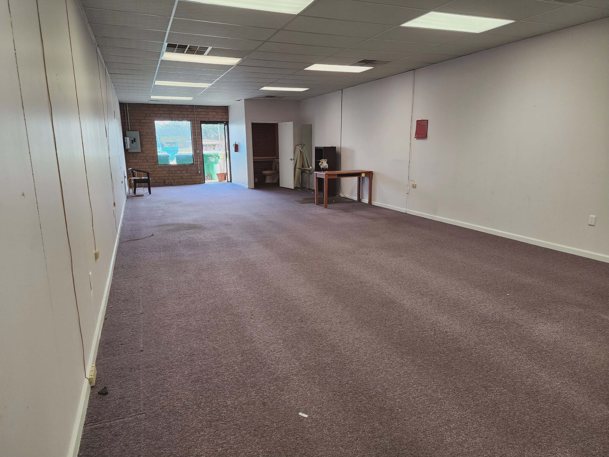 1102-1104 W Fairfield Rd, High Point, NC for lease Interior Photo- Image 1 of 6