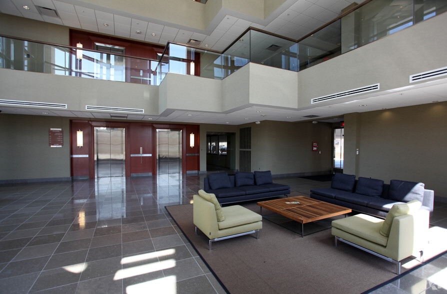 34100 Woodward Ave, Birmingham, MI for lease - Lobby - Image 3 of 16