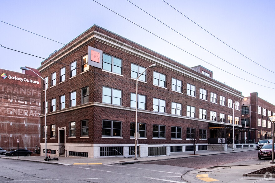 2100 Central St, Kansas City, MO for lease - Building Photo - Image 2 of 10
