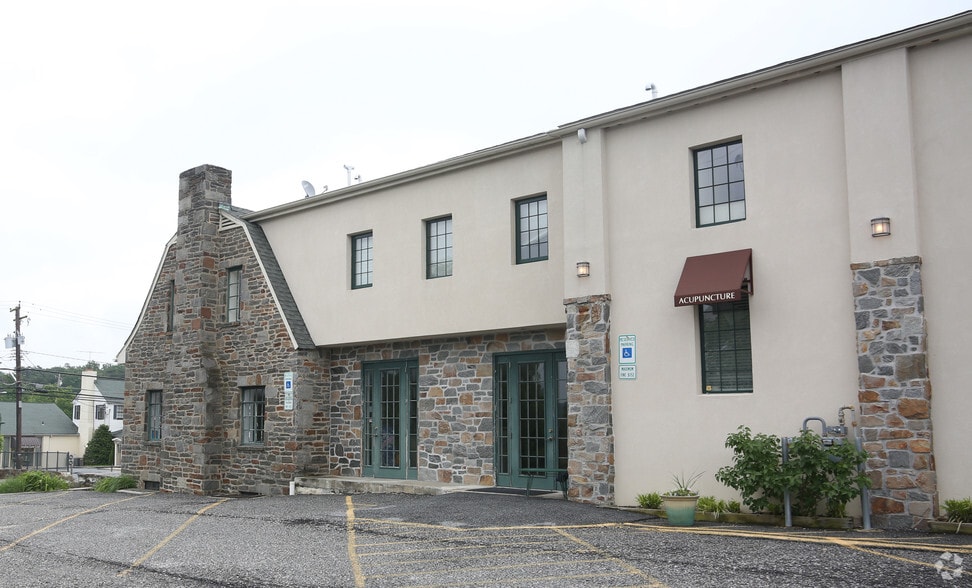 6302 Falls Rd, Mount Washington, MD for lease - Building Photo - Image 3 of 8