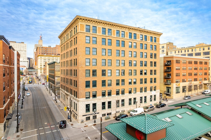 275 4th St E, Saint Paul, MN for lease - Aerial Video - Image 2 of 15