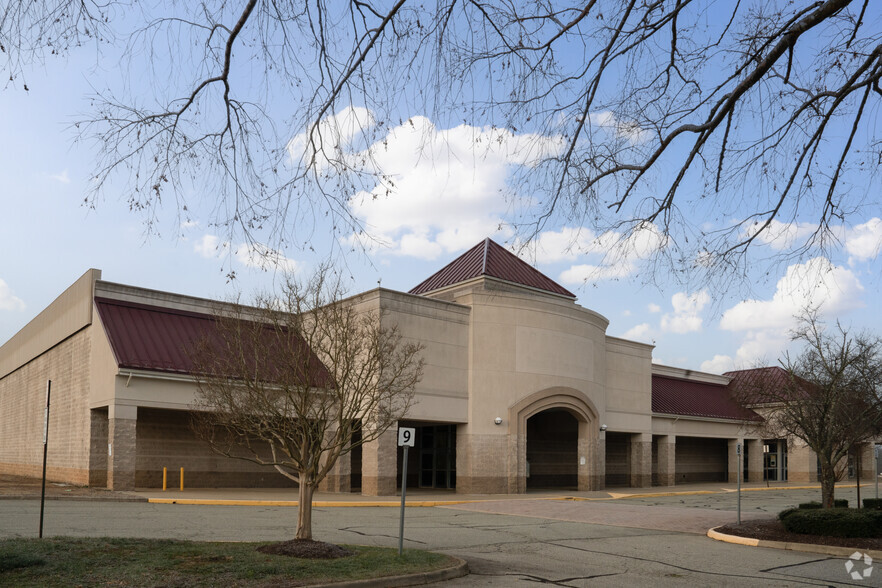 5201 Chippenham Crossing Ctr, Richmond, VA for lease - Building Photo - Image 3 of 6