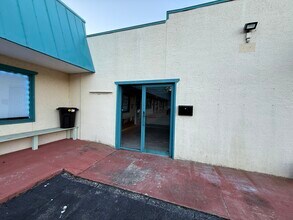 528 S 8th St, Fernandina Beach, FL for lease Interior Photo- Image 2 of 17