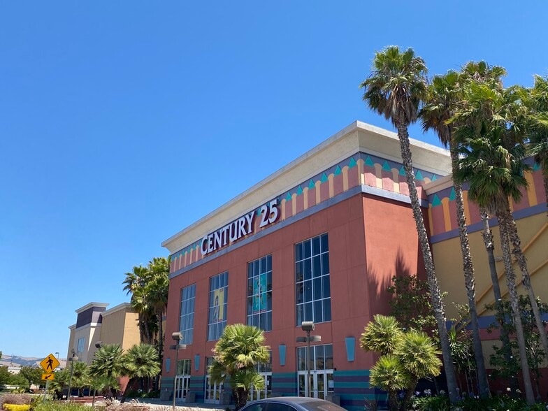 32040-32100 Union Landing Dr, Union City, CA for lease - Building Photo - Image 1 of 8
