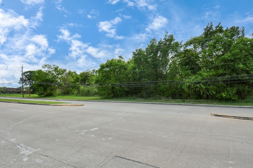 8290 Cook Rd, Houston, TX for sale - Building Photo - Image 3 of 6