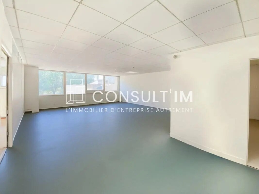 Office in Courbevoie for lease Building Photo- Image 1 of 9