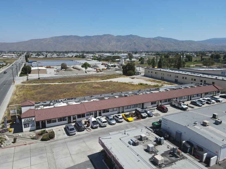 980 N State St, Hemet, CA for lease - Building Photo - Image 3 of 9