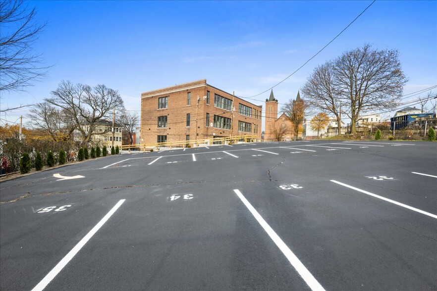 22 Waverly St, Worcester, MA for sale - Building Photo - Image 2 of 25