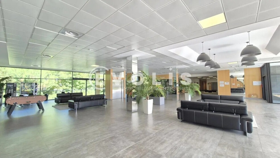 Office in Jossigny for sale - Lobby - Image 1 of 15
