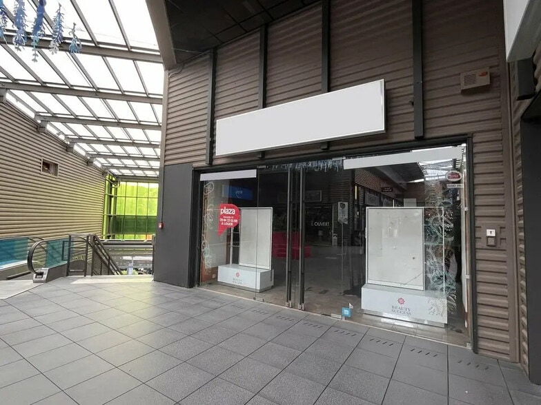 Retail in Marseille for lease - Lobby - Image 2 of 17