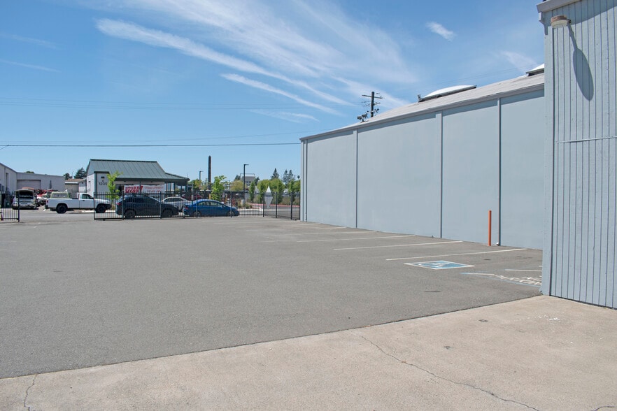 1264 Lotus Ct, Santa Rosa, CA for lease - Building Photo - Image 3 of 8
