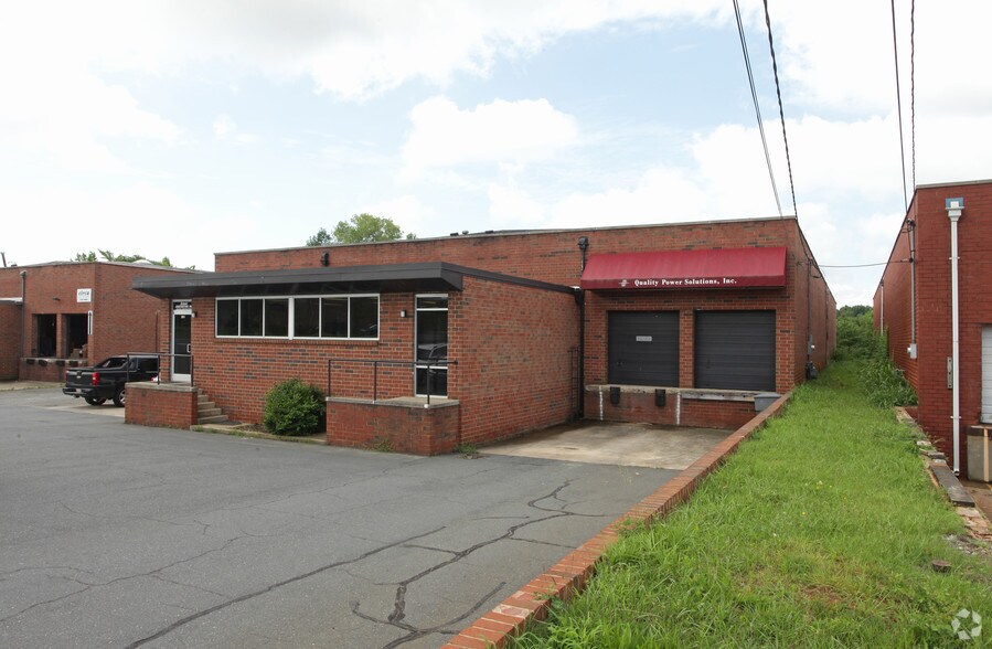 201 Southside Dr, Charlotte, NC for lease - Building Photo - Image 3 of 7