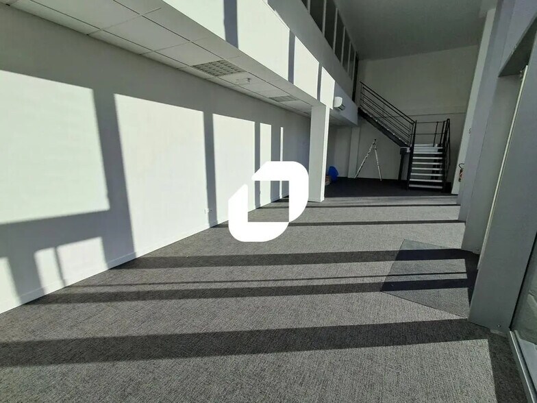 Retail in Tourcoing for lease - Interior Photo - Image 3 of 9