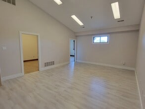 2652 Hidden Valley Rd, Pittsburgh, PA for sale Interior Photo- Image 2 of 5