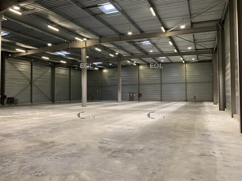Industrial in Creil for lease - Interior Photo - Image 2 of 12