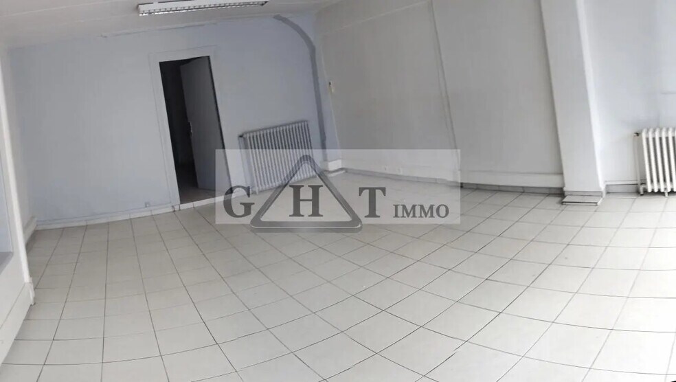 Retail in Montargis for lease - Interior Photo - Image 2 of 4