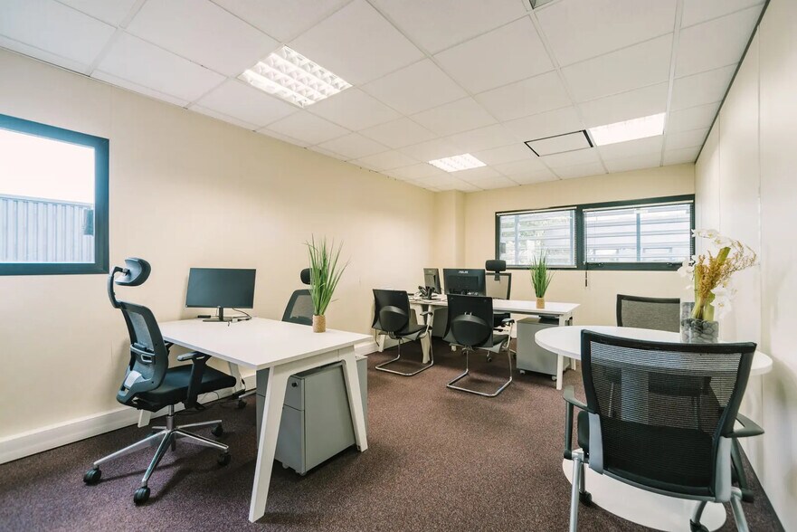 6 Avenue Neil Armstrong, Mérignac for lease - Interior Photo - Image 1 of 5