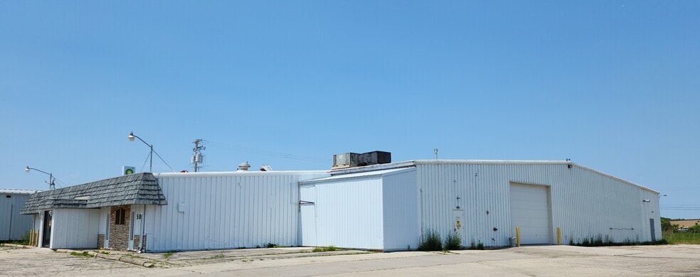 500 Moasis Dr, Little Chute, WI for lease - Building Photo - Image 2 of 9