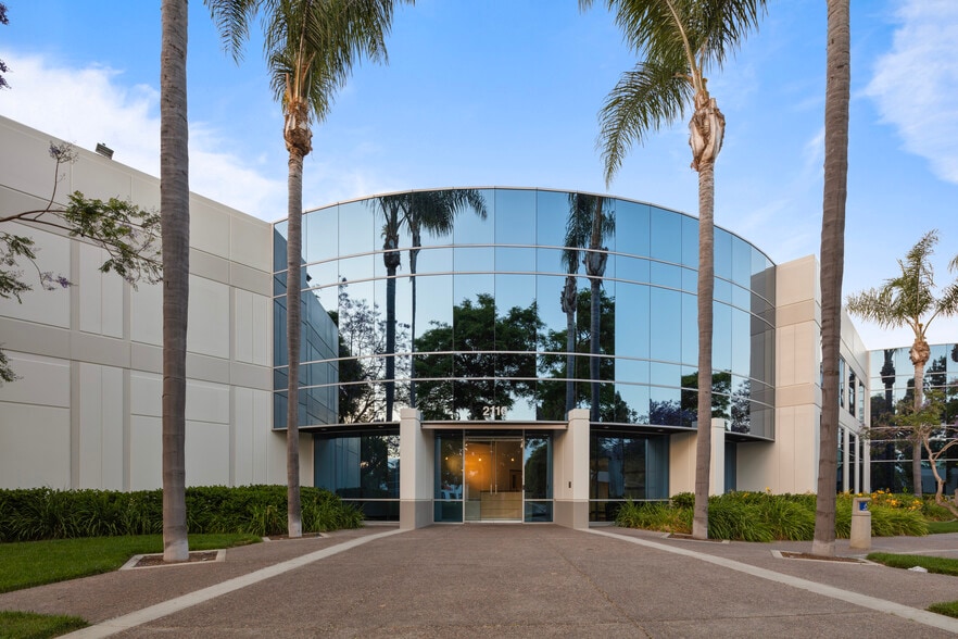 2110 Rutherford Rd, Carlsbad, CA for lease - Building Photo - Image 2 of 2