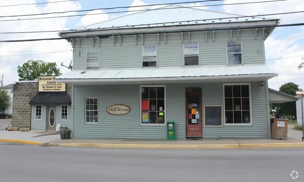 207 Morgantown St, Bruceton Mills, WV for sale - Primary Photo - Image 1 of 1