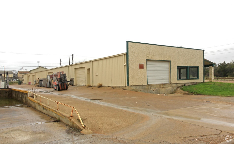 2820-2840 Finfeather Rd, Bryan, TX for sale - Building Photo - Image 2 of 2