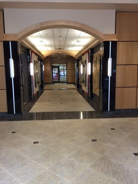 113-123 S Monroe St, Tallahassee, FL for lease - Building Photo - Image 1 of 12