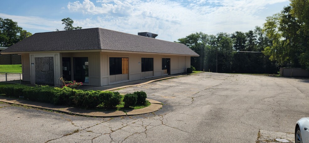 2920 NE Adams St, Peoria, IL for sale - Building Photo - Image 3 of 18