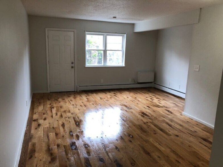 675 Central Ave, Bridgeport, CT for sale - Building Photo - Image 3 of 7