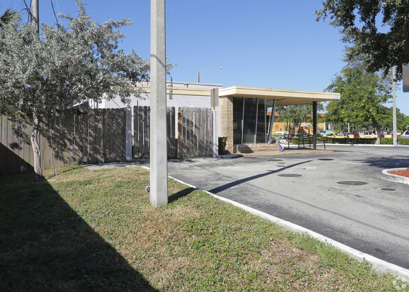 1100 W Broward Blvd, Fort Lauderdale, FL for lease - Building Photo - Image 3 of 7