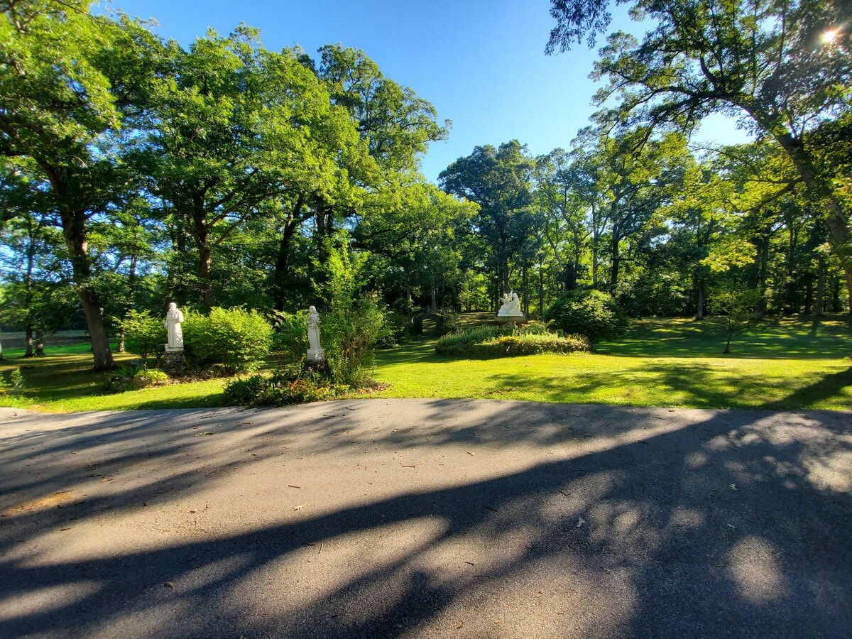 12915 Parrish Ave, Cedar Lake, IN 46303