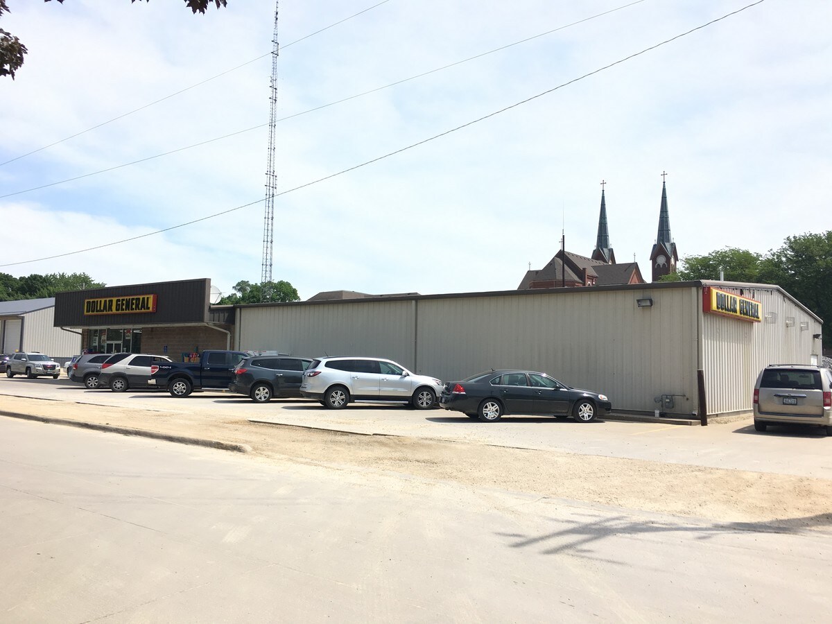 523 S 4th St, Guttenberg, IA 52052