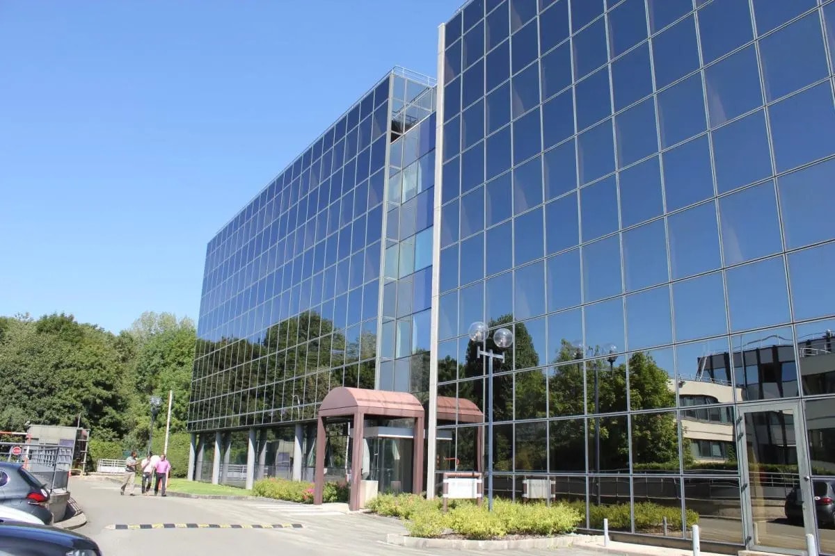 18 Rue Grange Dame Rose, Vélizy-Villacoublay for lease Building Photo- Image 1 of 12