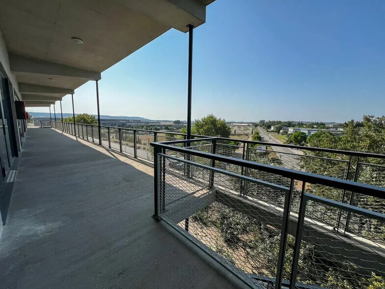 Office in Avignon for lease - Building Photo - Image 2 of 6