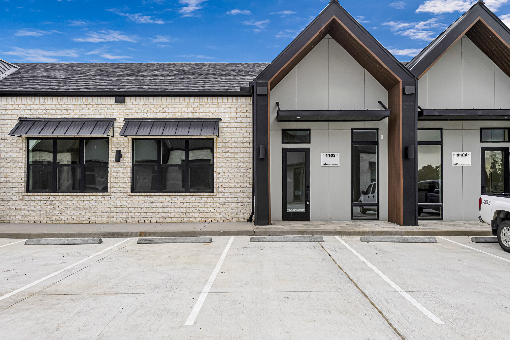 1325 Main Street, Katy, TX for lease Building Photo- Image 1 of 27