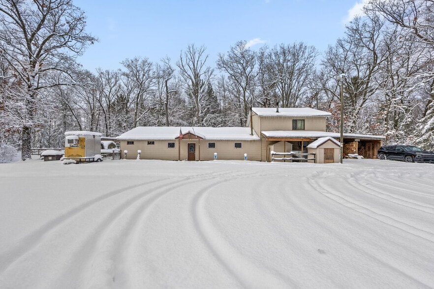 8773 Goldenrod Ave, Bitely, MI for sale - Primary Photo - Image 2 of 35