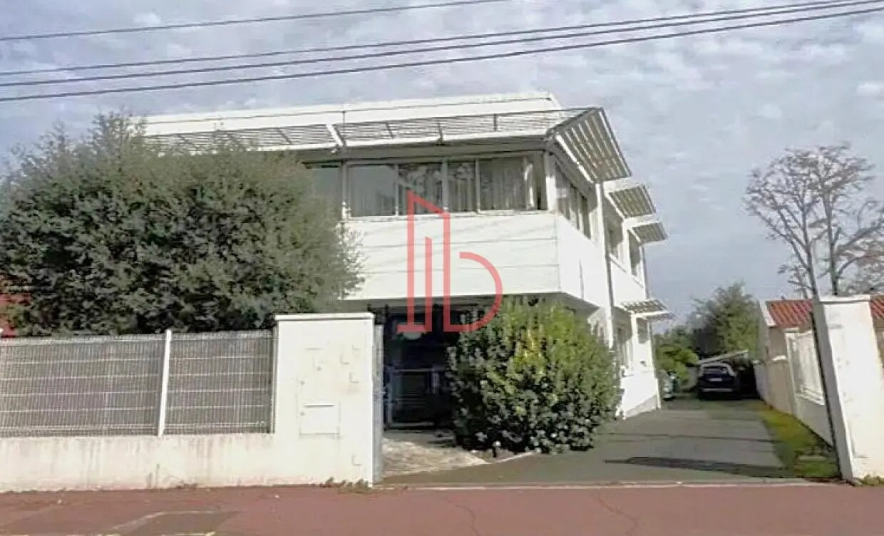 Office in Le Bouscat for lease Building Photo- Image 1 of 8