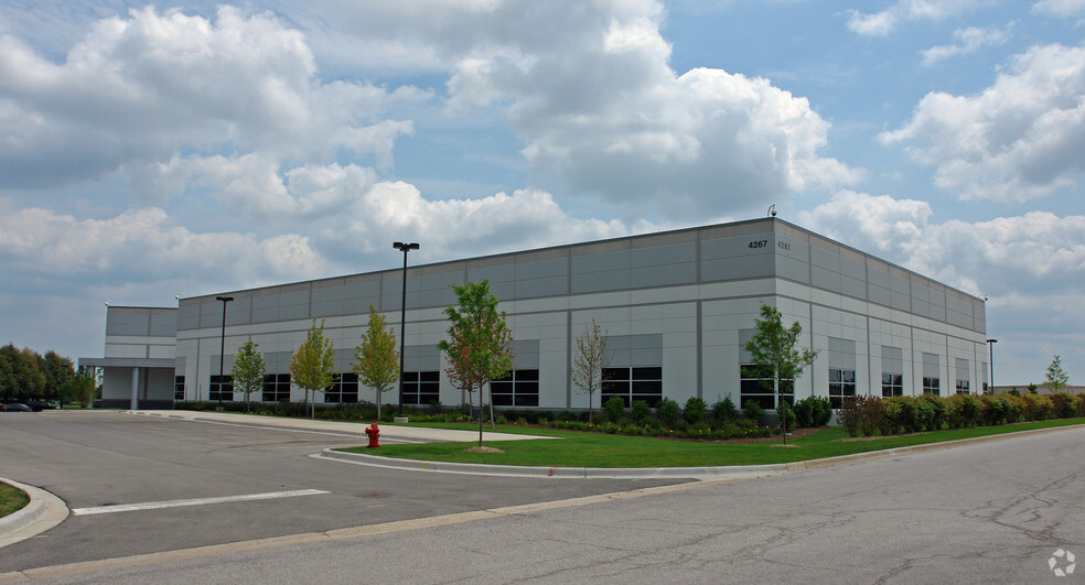 4267 Meridian Pky, Aurora, IL for lease - Building Photo - Image 1 of 6