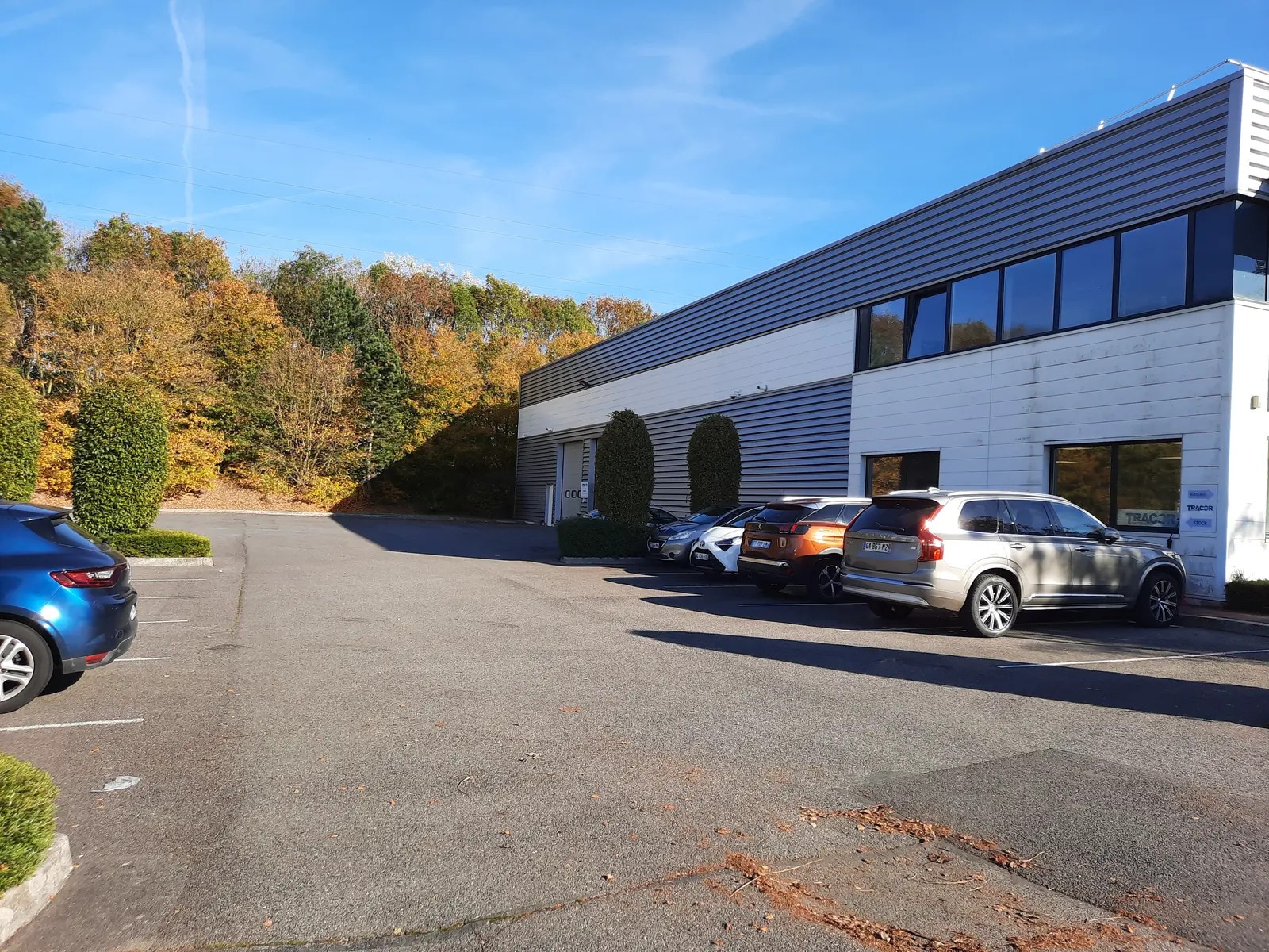 Flex in Lisses for lease Building Photo- Image 1 of 6