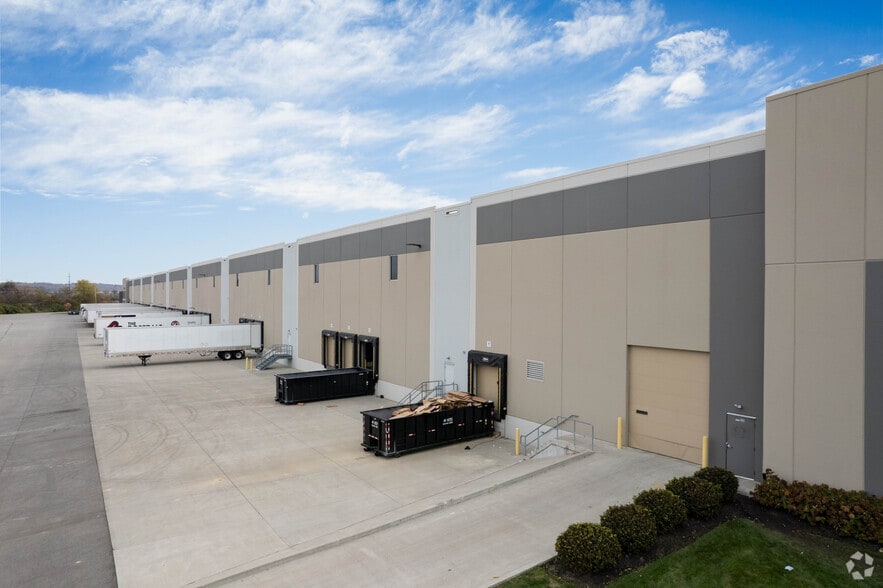 8580 Seward Rd, Fairfield, OH for lease - Building Photo - Image 3 of 5